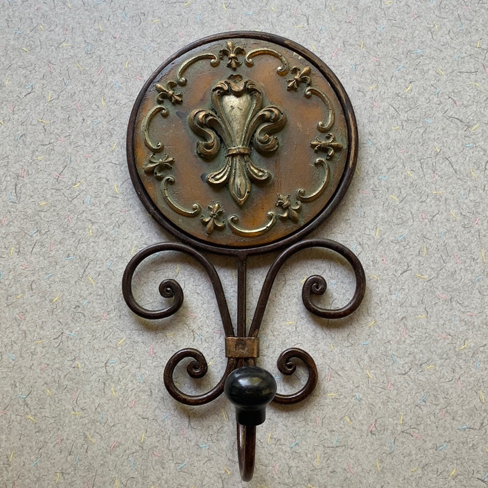 Fleur de lis wall hook